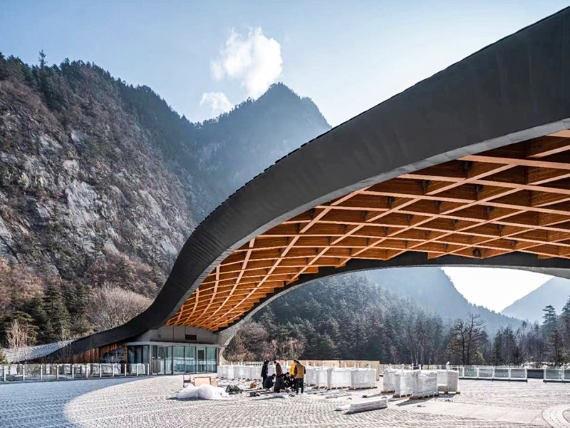 Installations de service de structure en bois pour les touristes à Jiuzhaigou